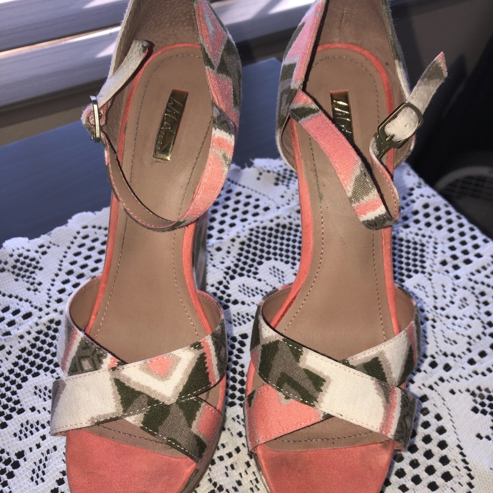 Open Toe Wedge Coral Aztec Print. - Picture 2 of 5